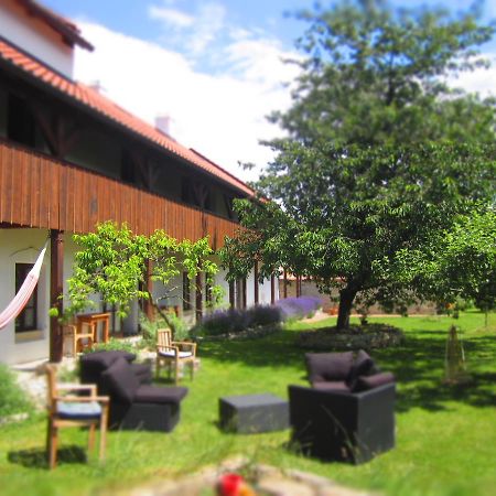 Holubnik Statecnych Zen Kralovych Luze Exterior photo