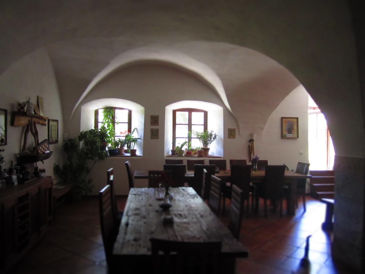 Holubnik Statecnych Zen Kralovych Luze Exterior photo