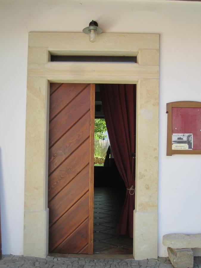 Holubnik Statecnych Zen Kralovych Luze Exterior photo