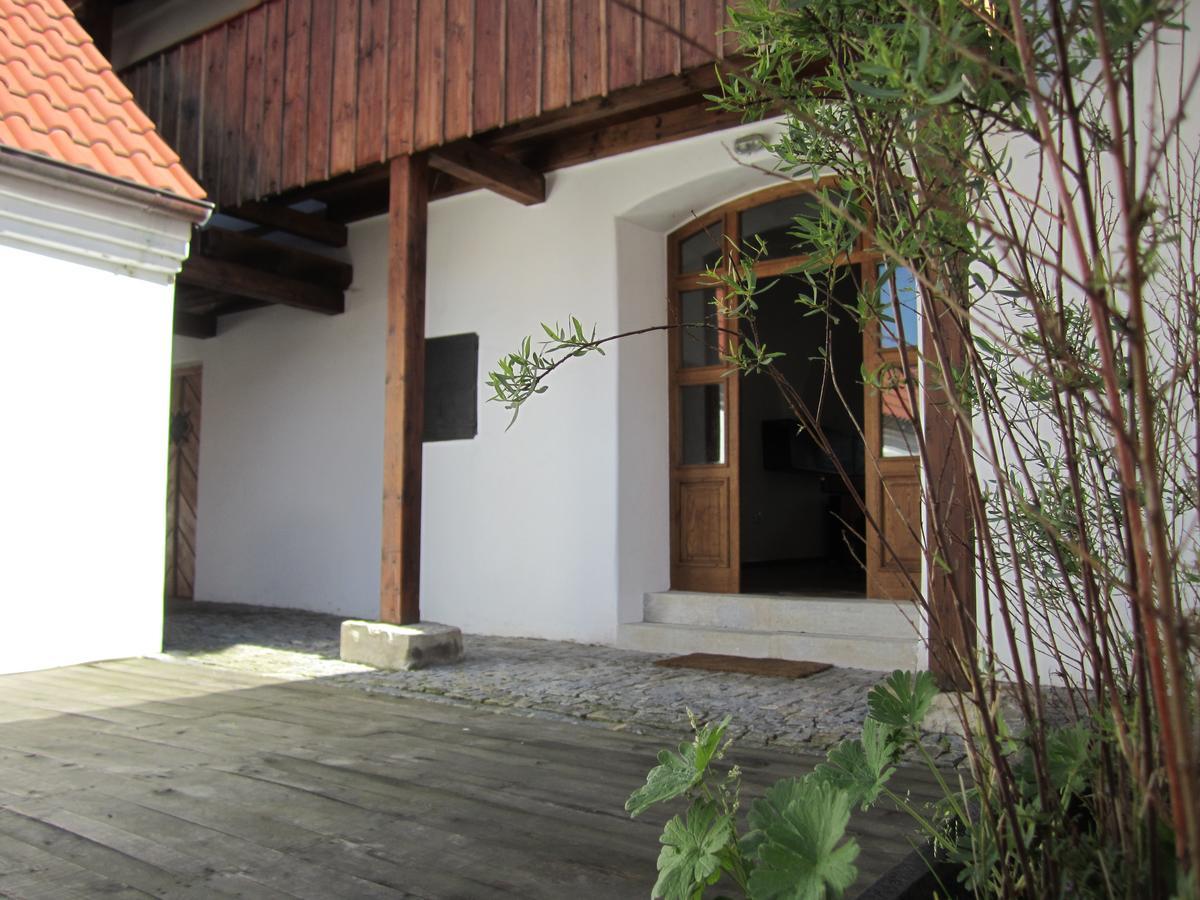 Holubnik Statecnych Zen Kralovych Luze Exterior photo