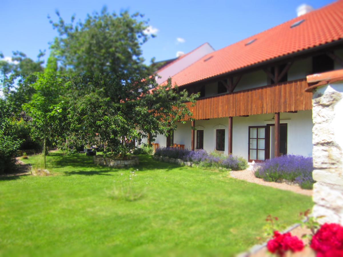 Holubnik Statecnych Zen Kralovych Luze Exterior photo