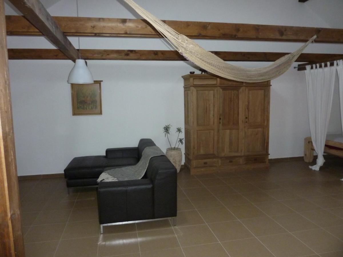 Holubnik Statecnych Zen Kralovych Luze Room photo